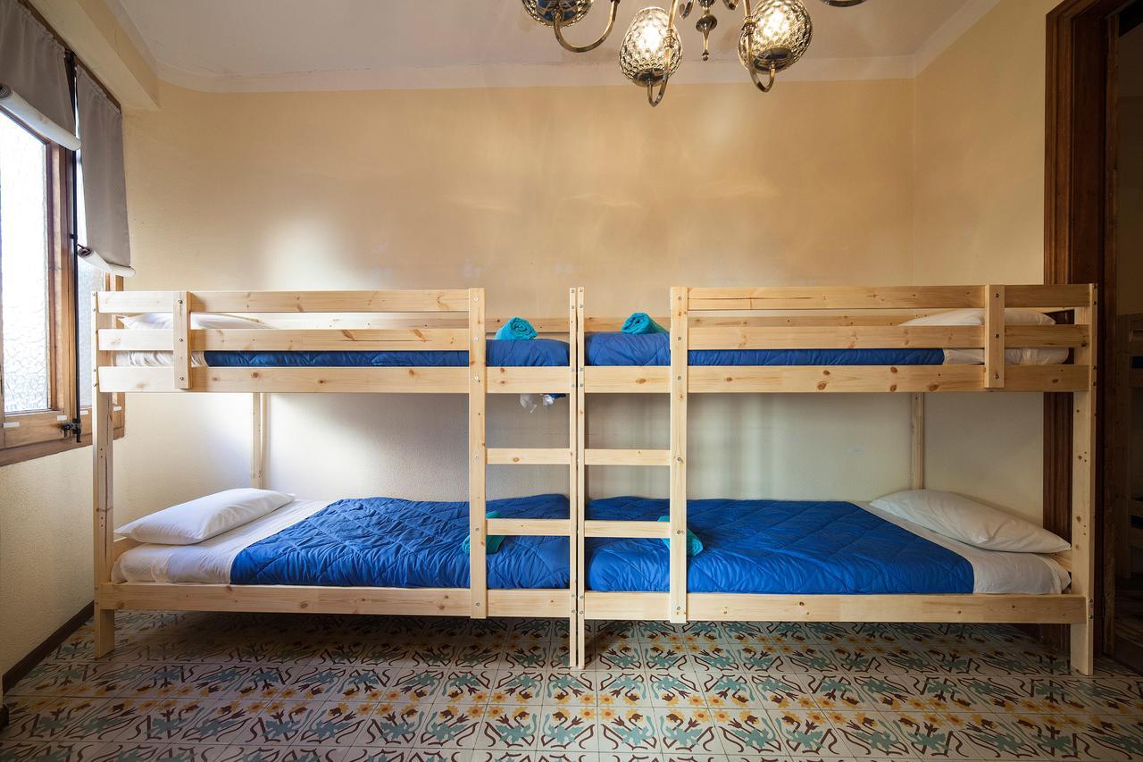 Bed In Girona Acomodação com café da manhã Exterior foto