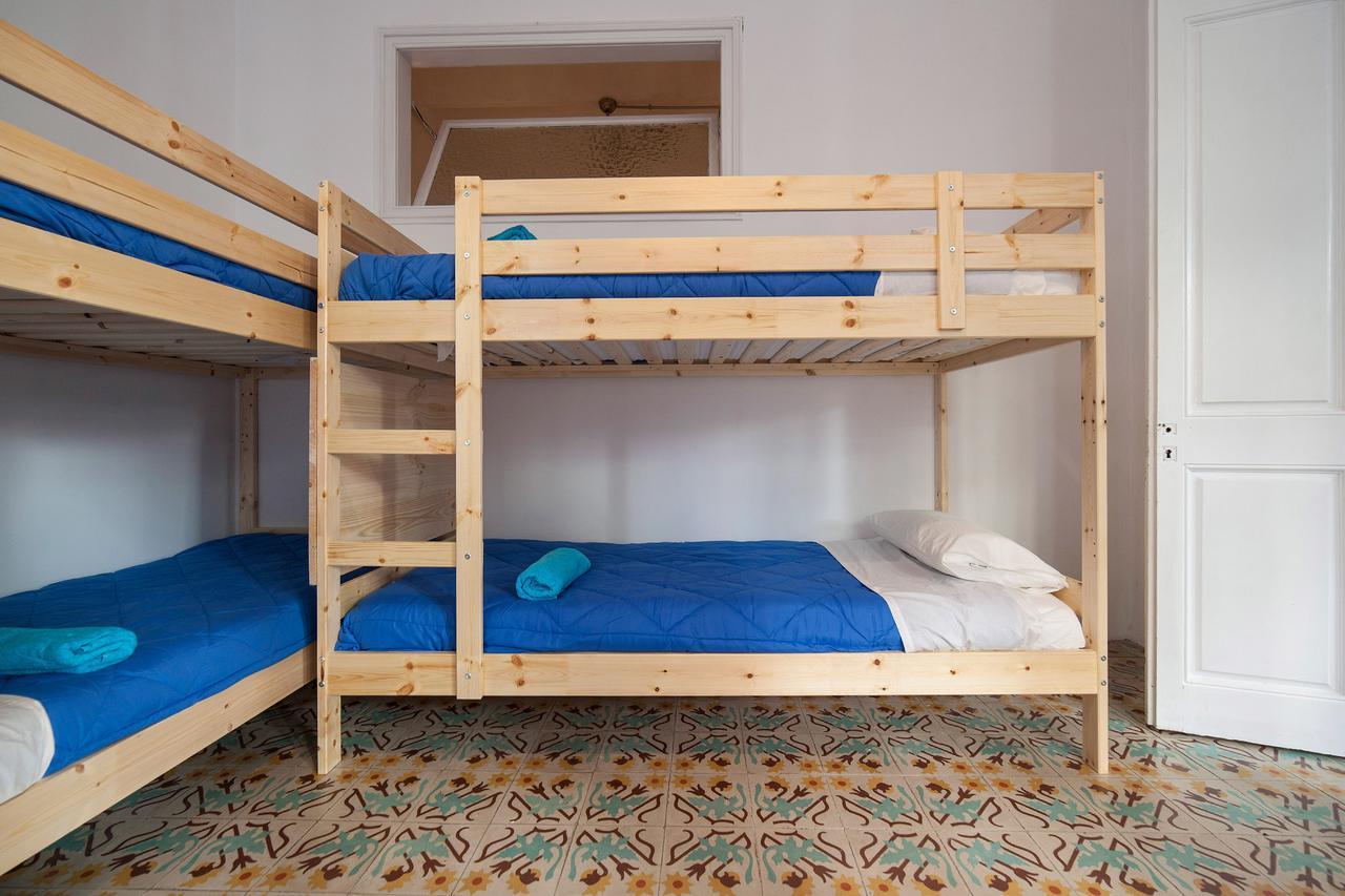 Bed In Girona Acomodação com café da manhã Exterior foto