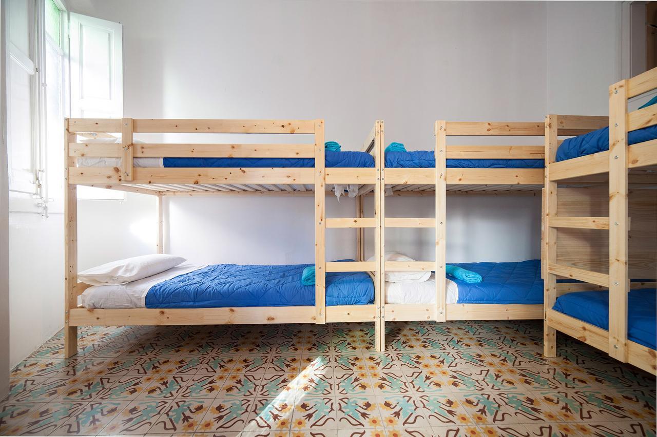 Bed In Girona Acomodação com café da manhã Exterior foto