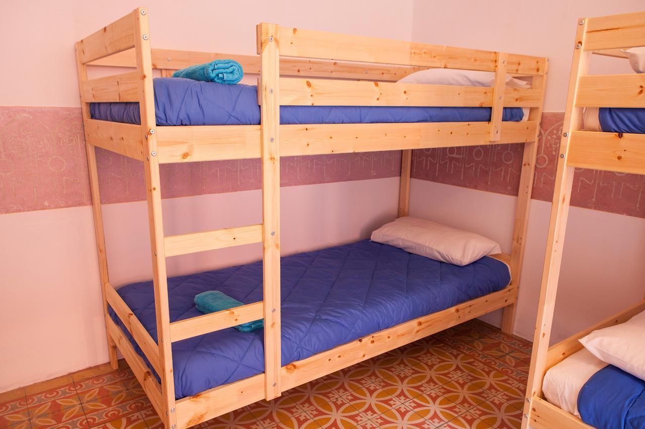 Bed In Girona Acomodação com café da manhã Exterior foto