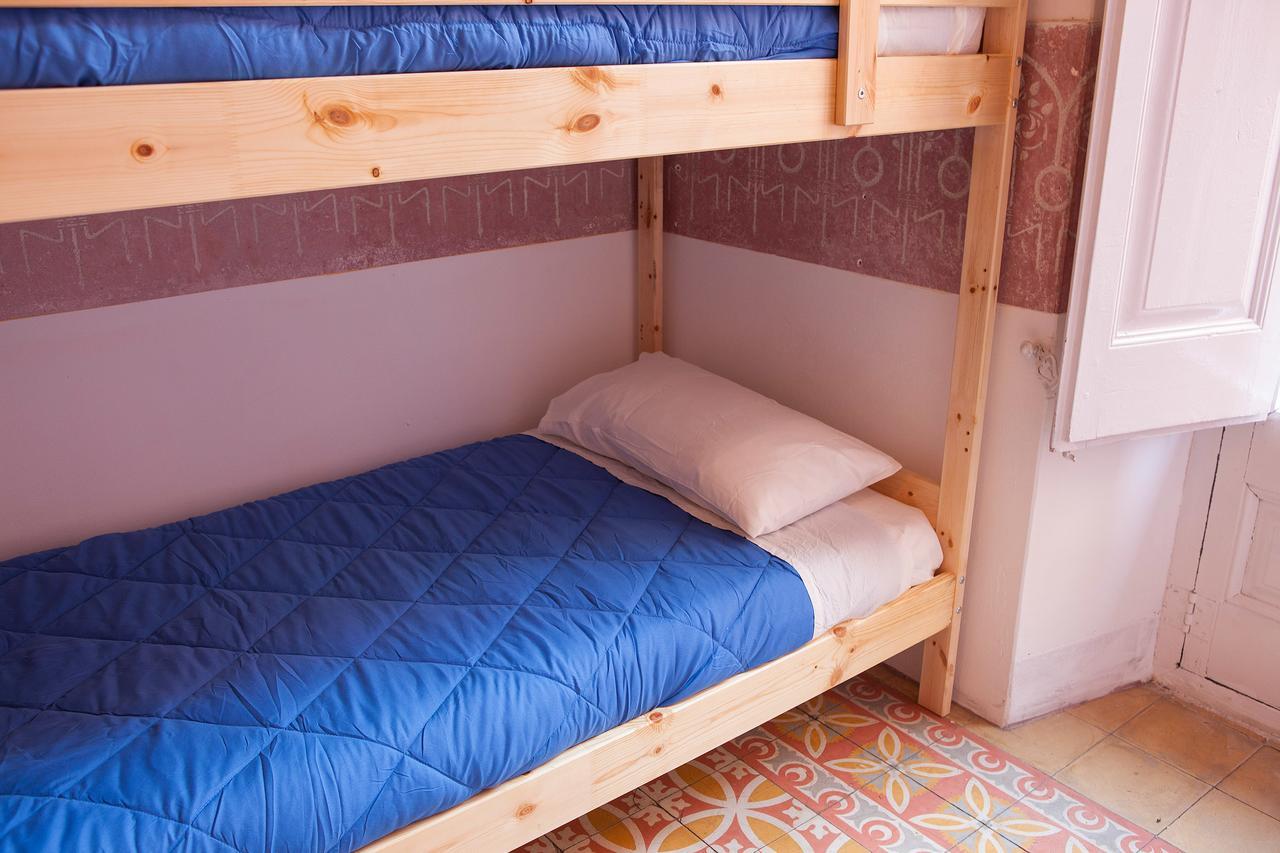 Bed In Girona Acomodação com café da manhã Exterior foto